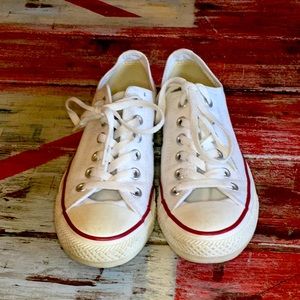 White Converse All Stars Women’s sz 7